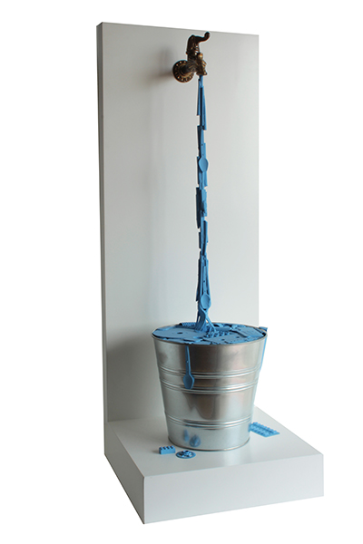 Caterina Tosoni, Nuova fonte, 105x40x40, materiale plastico e colore acrilico, 2018